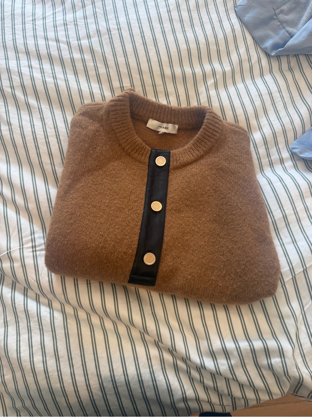 Frame sweater